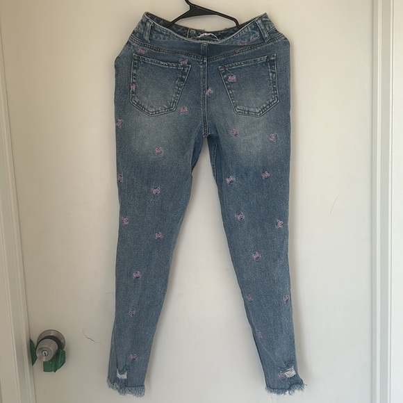 Tinseltown ripped denim & embroidered butterflies boot cut jeans ( 3 ) - Picture 4 of 6